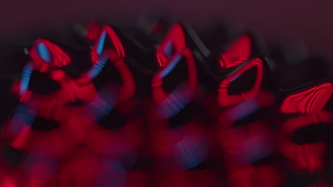 picos de formación de fluidos en una atmósfera abstracta oscura
