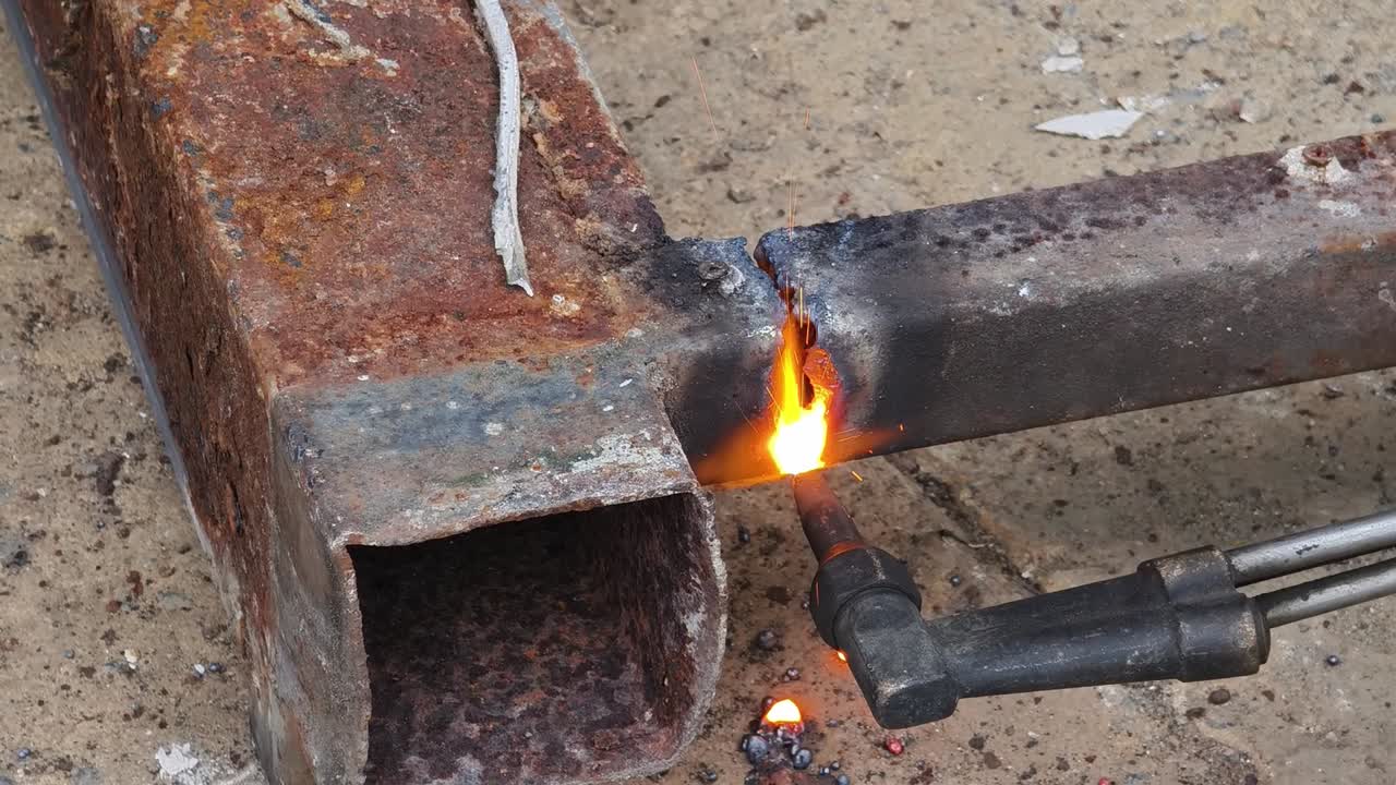 juntas de esquina de metal oxidado para soldadura