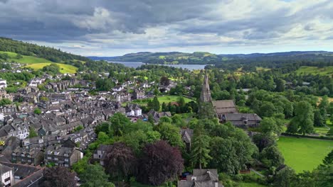 Am-Nördlichen-Ende-Des-Lake-Windermere-Liegt-Die-Beliebte-Marktstadt-Ambleside