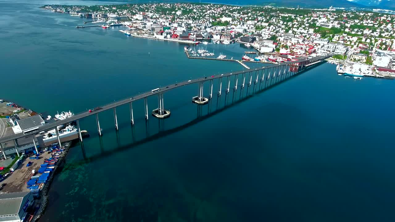 노르웨이 트롬소 시의 다리 항공 영상