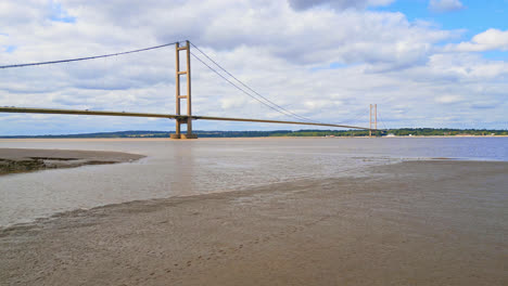 Aerial-perspective:-Humber-Bridge,-river,-traffic,-Lincolnshire-to-Humberside