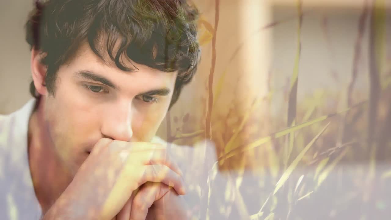 4k 입에 손을  ⁇ 고 앉아 있는 걱정스러운 남자의 디지털 애니메이션