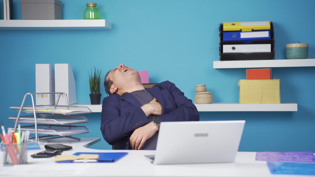 심장마비로 쓰러진 사업가.