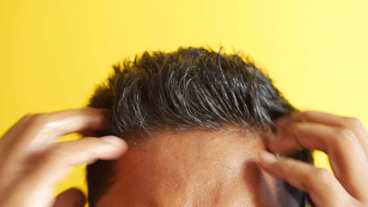 남자 머리와 머리카락의 클로즈업