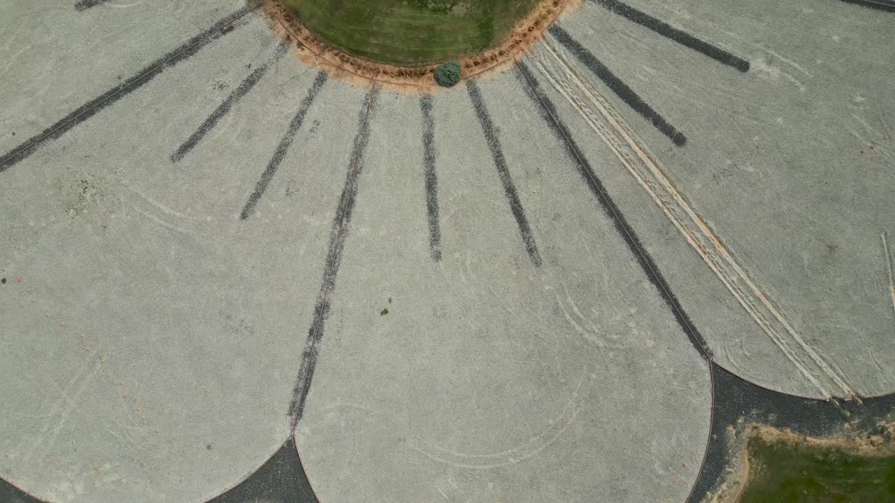 4k 고해상도 공중 드론 비디오 보기 - 이스라엘 국기와 꽃 고속도로 인터체인지 - 리손 레지온 - 이스라엘