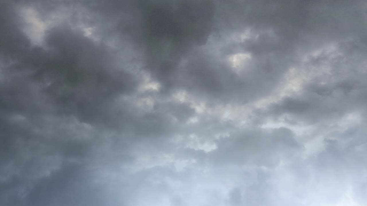 여름 폭풍 동안 천둥, 번개 및 비