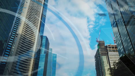 animación de múltiples círculos sobre vista de ángulo bajo de edificios modernos contra un cielo nublado