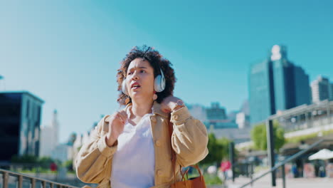 black woman outdoor, running