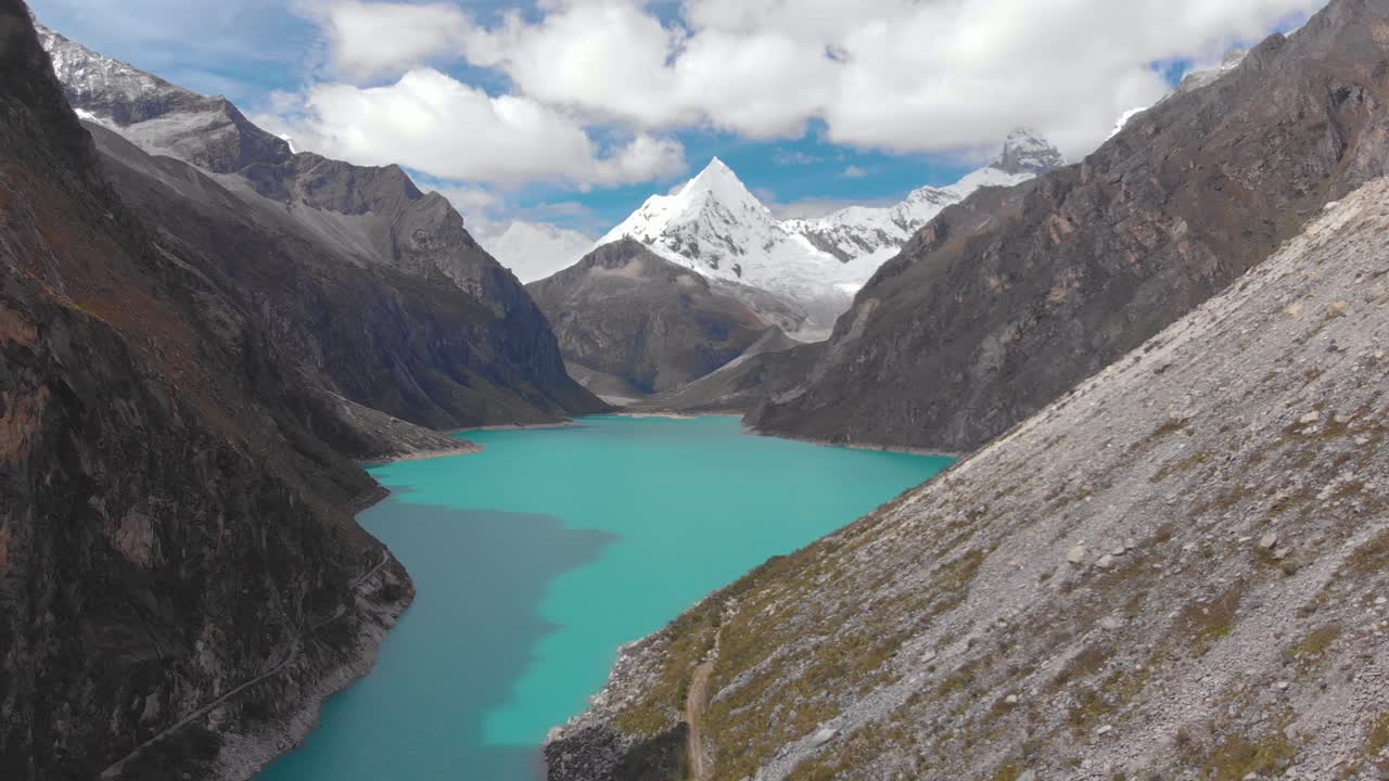 Paron lake - Artesonraju mountain, going down fly