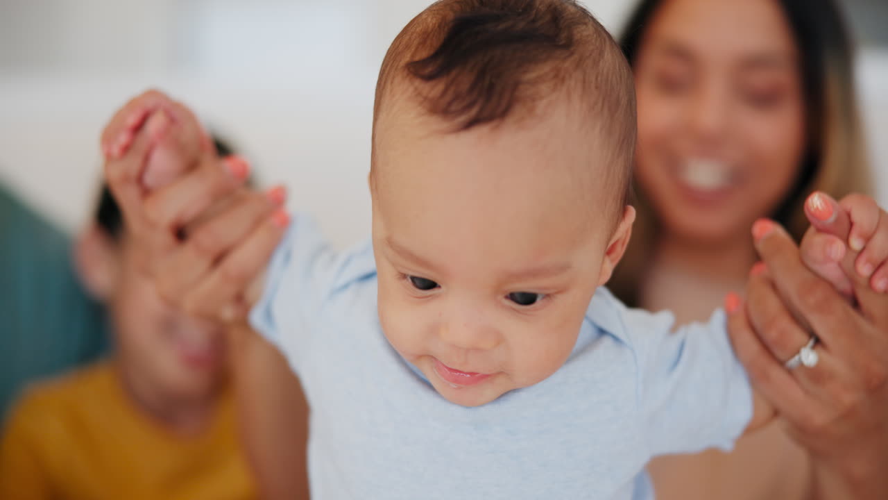 집, 행복한 어머니와 아기