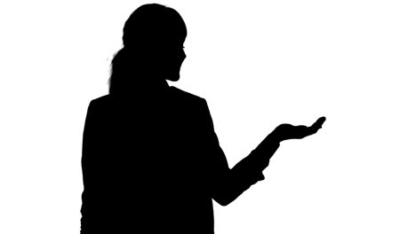 Schatten-Einer-Kaukasischen-Frau,-Die-Ihre-Hand-Für-Einen-Kopierraum-Mit-Weißem-Hintergrund-Hält