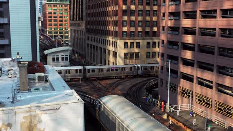 Urbanes-Stadtzentrum-Mit-U-bahn-Und-Hohen-Gebäuden