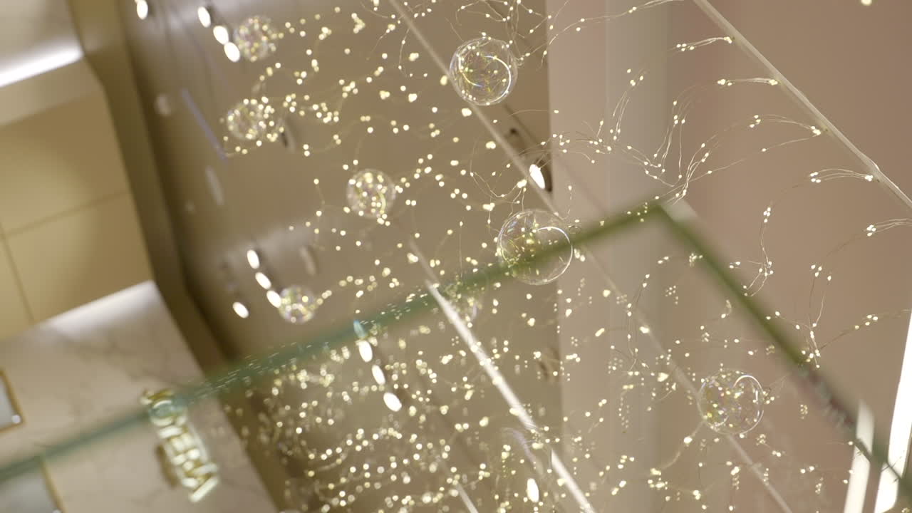 decoración navideña festiva moderna en el centro comercial