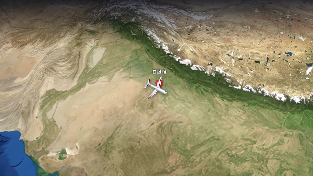 Satellitvyanimering spårar ett kommersiellt flygplan som flyger från Rom till Delhi över jordklotet.