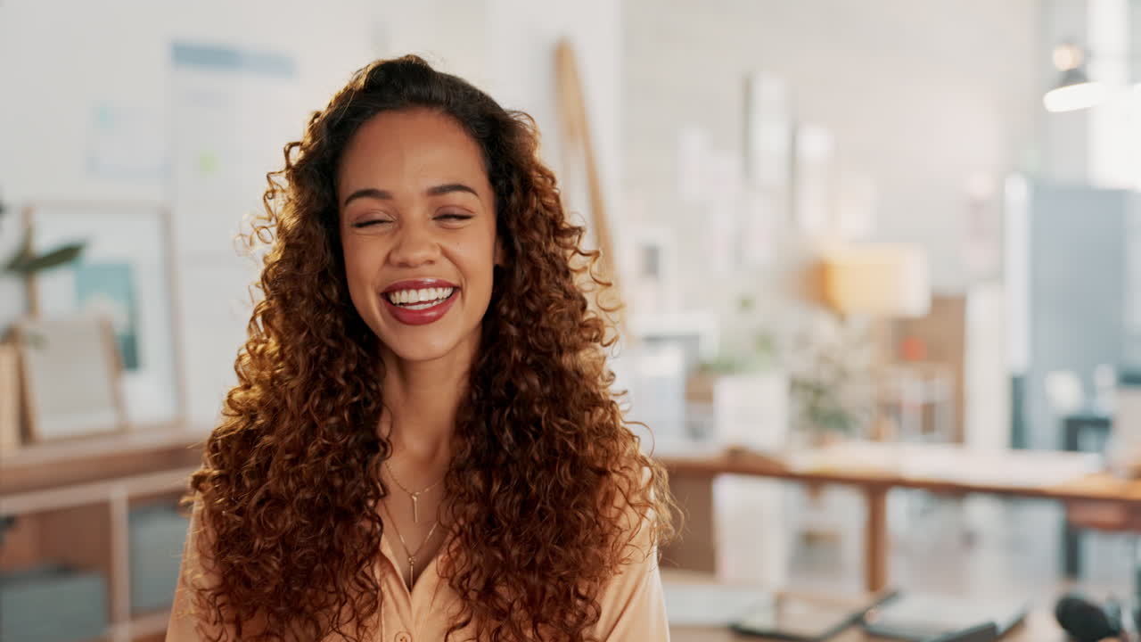 liderazgo, confianza y mujer de negocios en un retrato