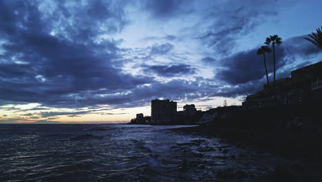 Urlaubsziel-Küste-Bei-Sonnenaufgang-Am-Strand