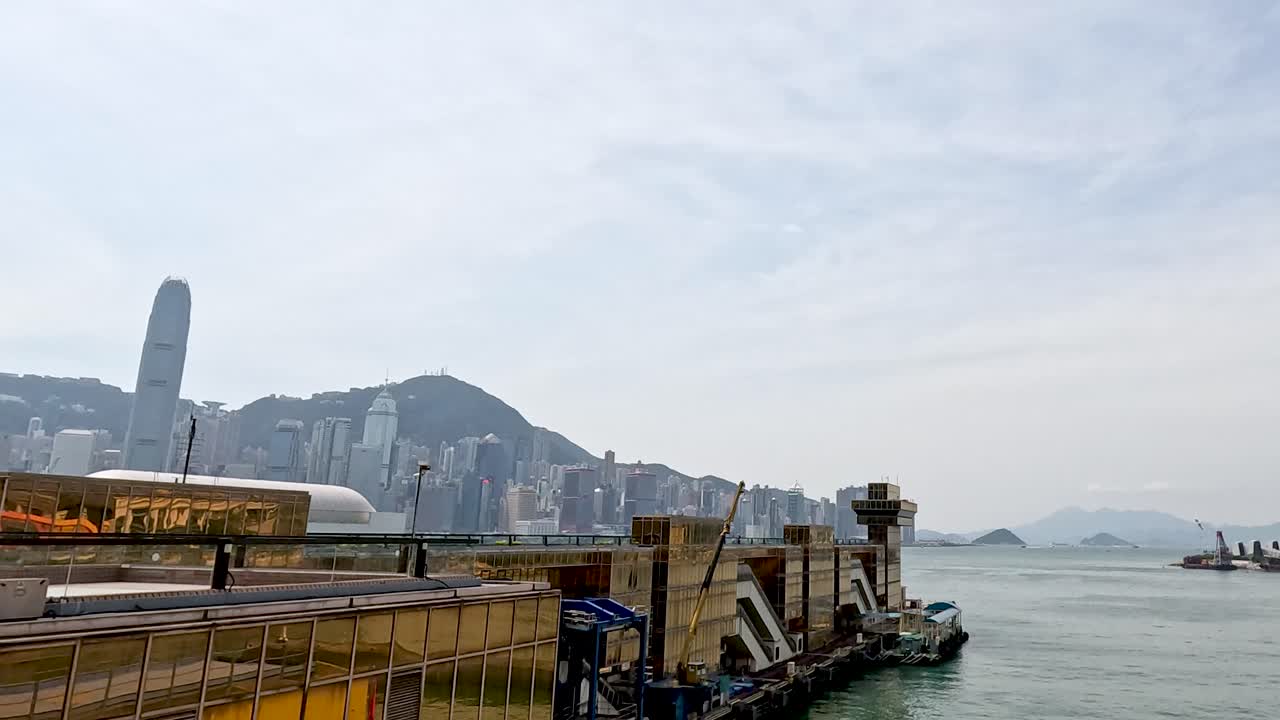 vista panorámica del horizonte y el puerto de hong kong