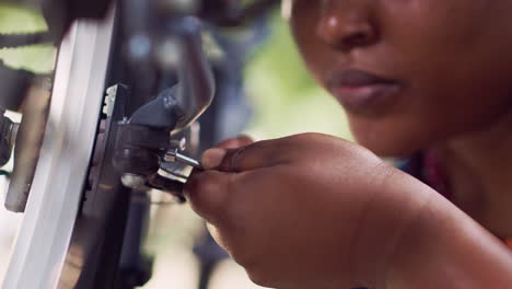 Bike-wheel-repair-with-specialized-tool