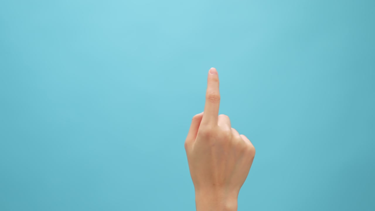 손으로 만지고 파란색 배경을 클릭하면 터치 스크린 드폰과 태블릿을 시레이션합니다.