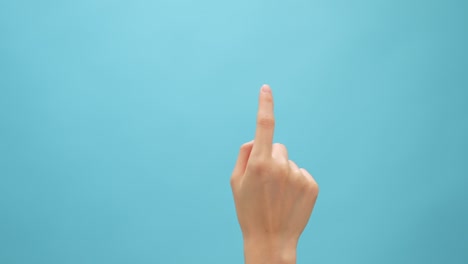 tocando con la mano y haciendo clic en el fondo azul, simular el teléfono y la tableta de pantalla táctil.