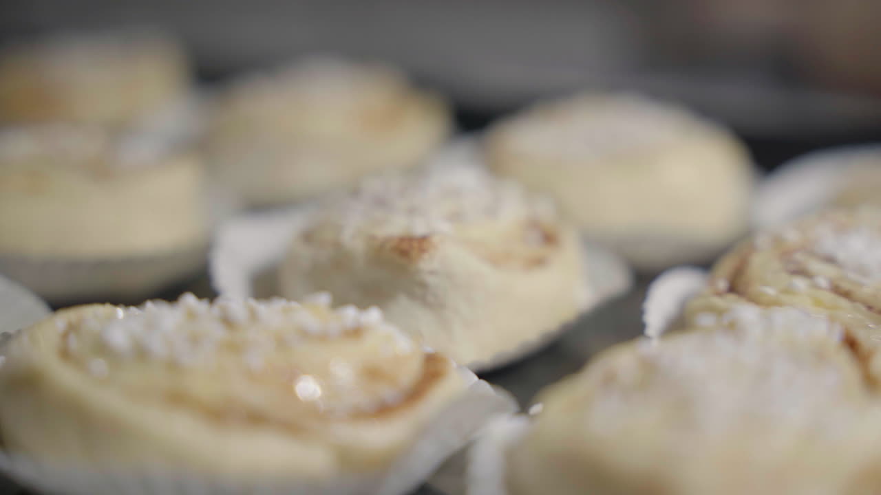 계피 빵의 중간 슬라이드 샷