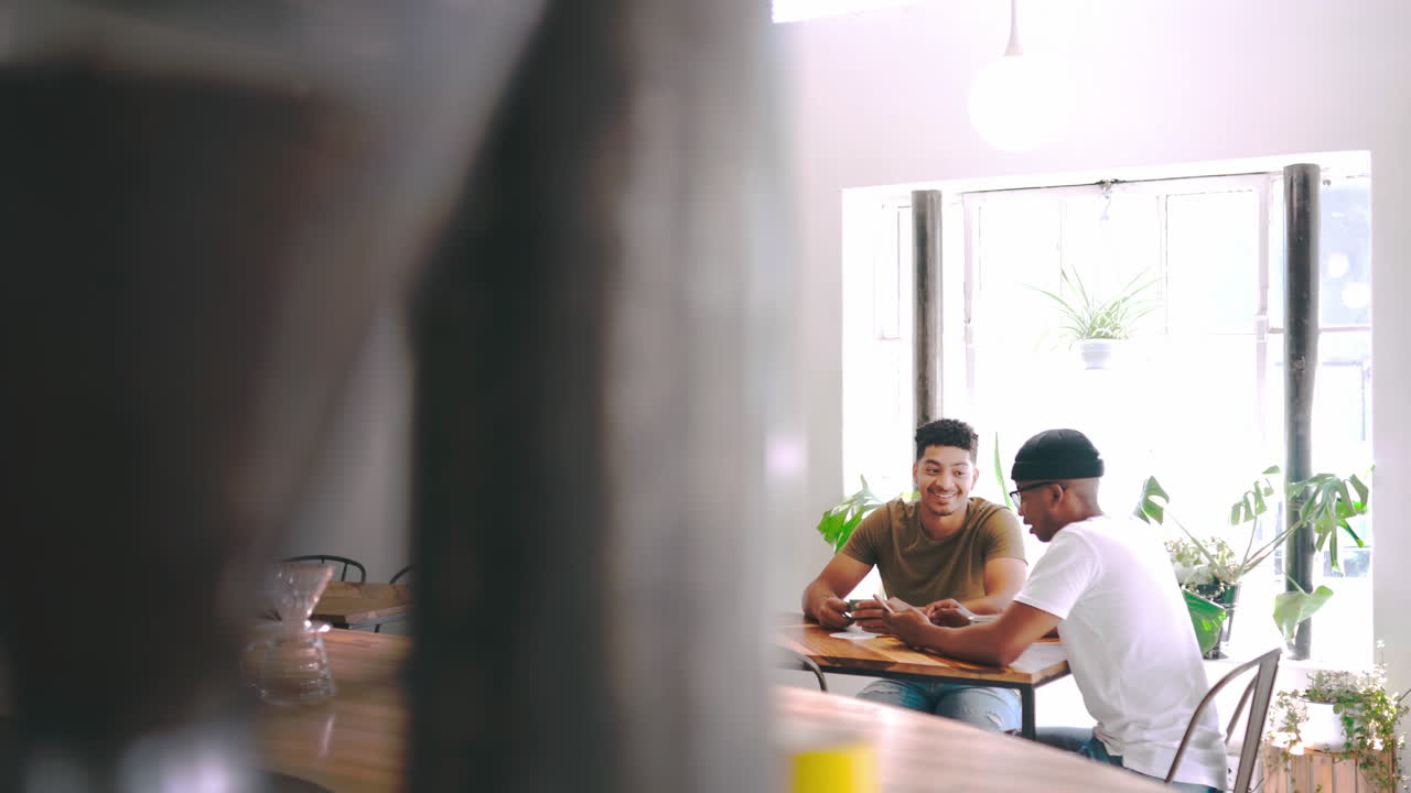 친구들과 함께하는 삶은 더  ⁇ 습니다.