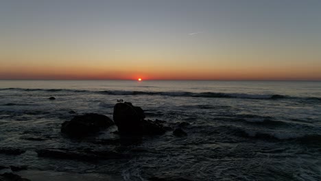 Fantásticos-Grandes-Atardeceres-Naturales-Sobre-El-Mar.-Tarde,crepúsculo.4k