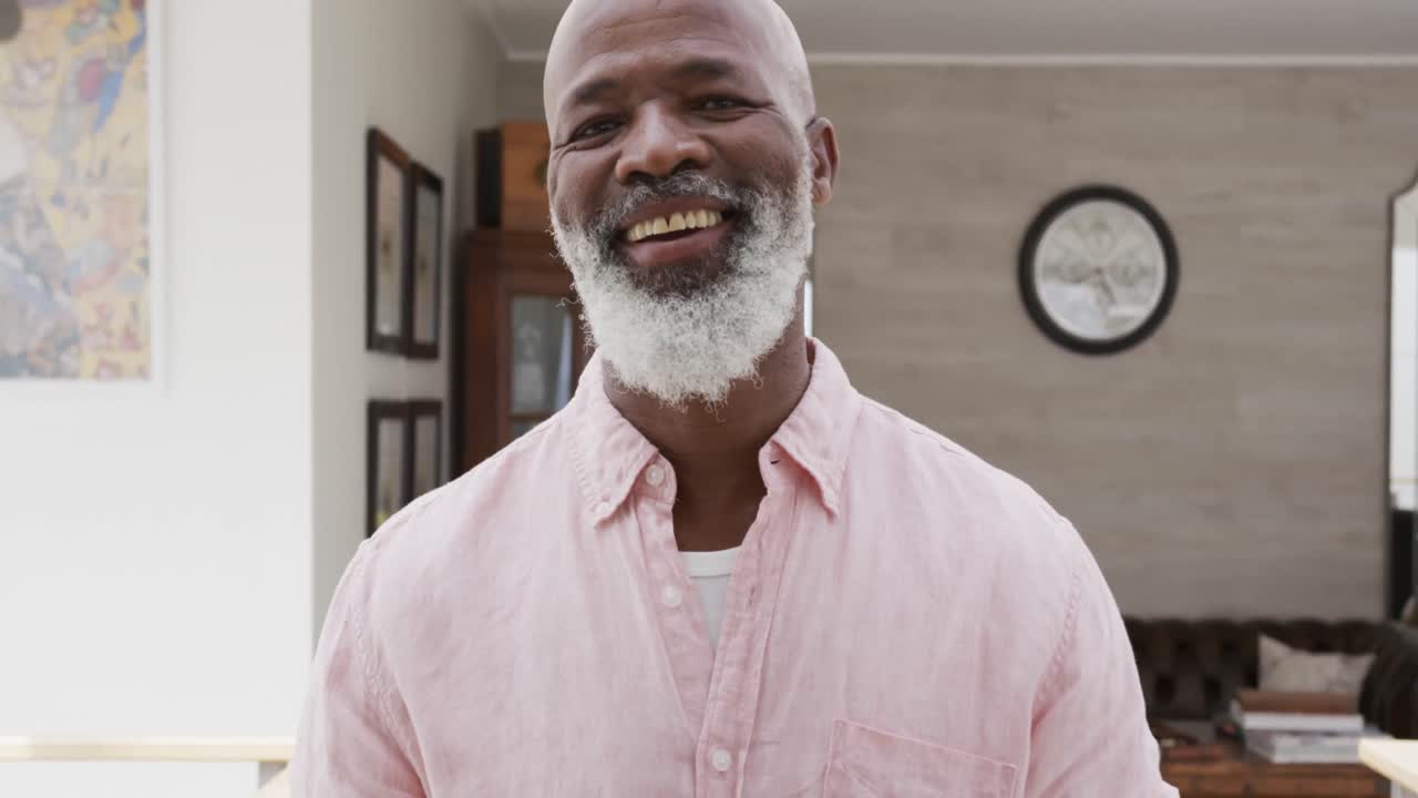 familia disfrutando del tiempo libre en casa