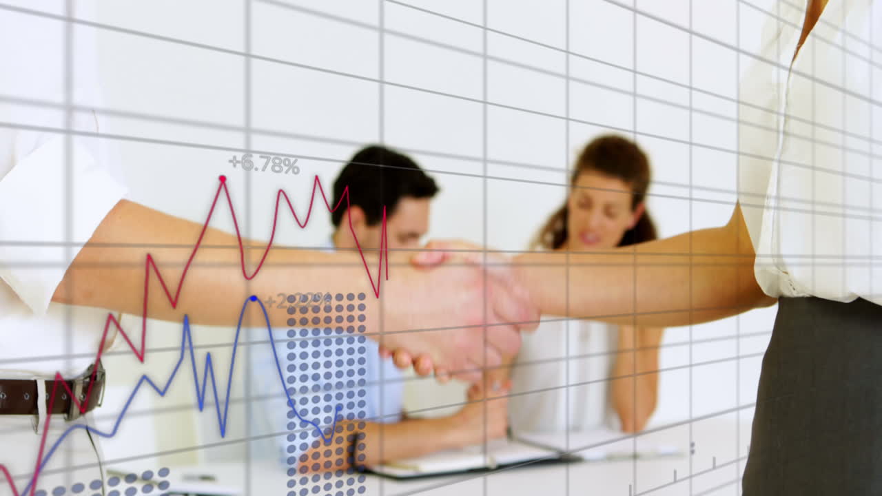 animación de la interfaz digital y el procesamiento de datos financieros sobre empresarios caucásicos