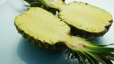 Helle-Hälften-Von-Gelben-Ananas