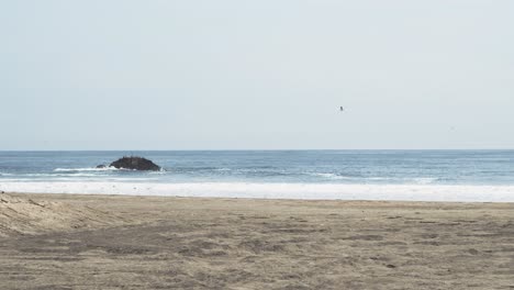 Pacific-ocean-waves-crashing-on-sandy-beach-in-Peru