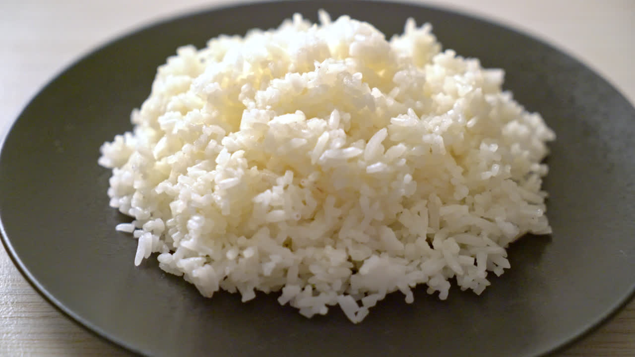 arroz blanco cocido con jazmín tailandés