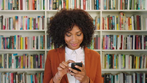 author and blogger reading reviews online