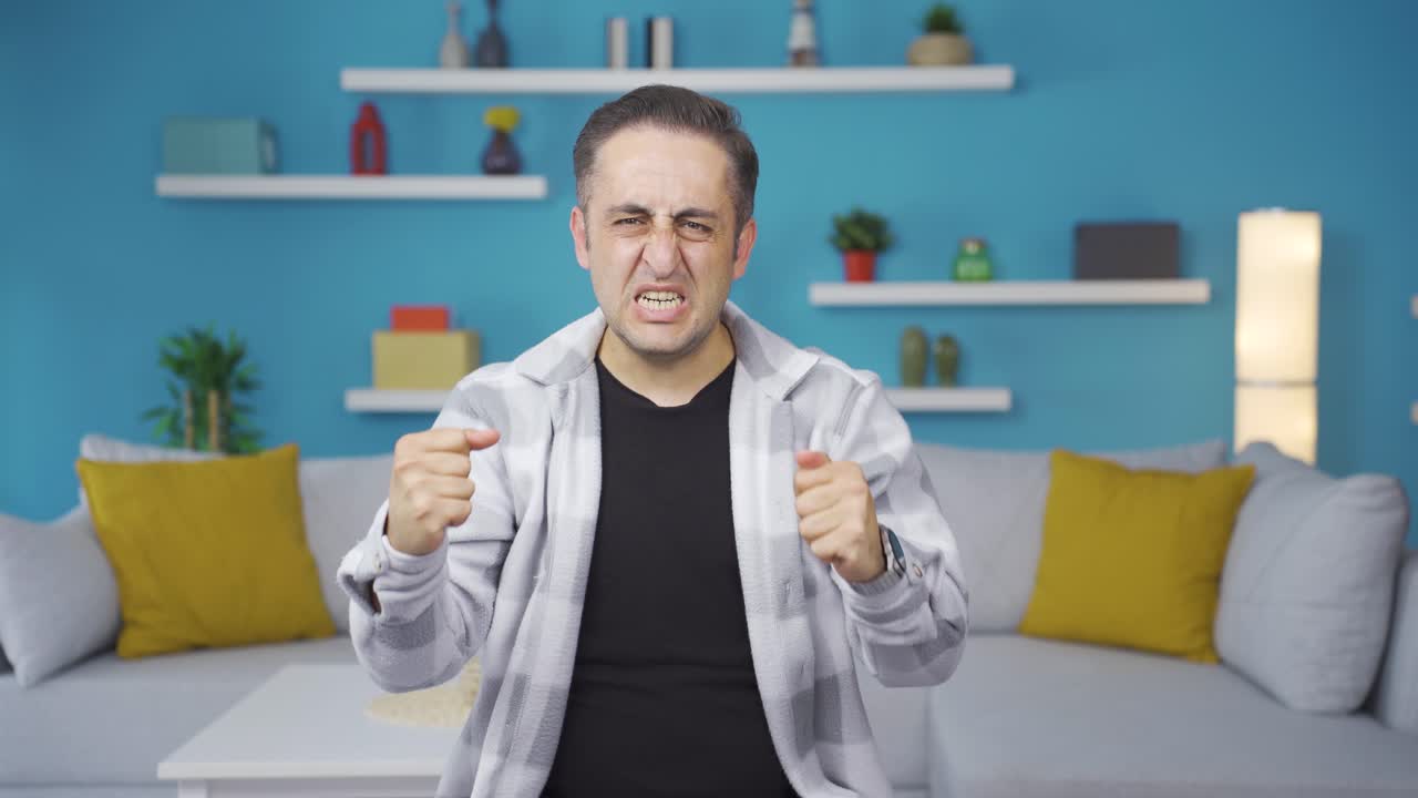 카메라 앞에서 신경 ⁇ 약에 걸린 남자