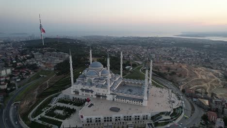 Camlica-Moschee-In-Der-Spitze