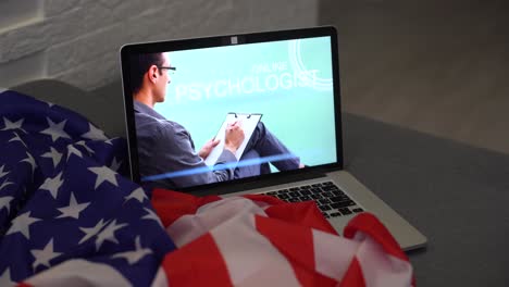 Psychologe-Online,-Laptop-Computer,-Amerikanische-Oder-US-amerikanische-Nationalflagge.