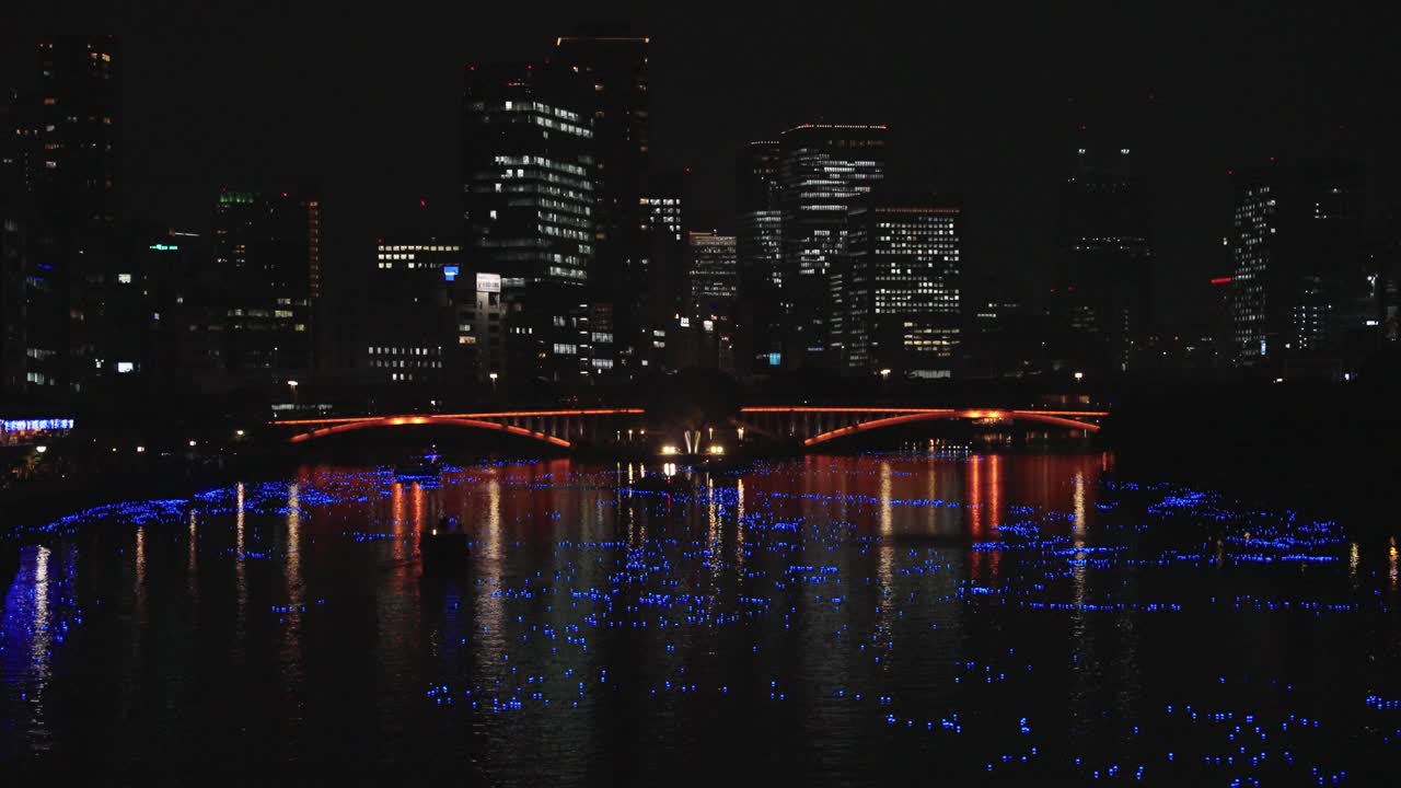 아마노가와 프로젝트, 타나바타 축제를 위해 오사카의 오카와 강을 조명합니다.