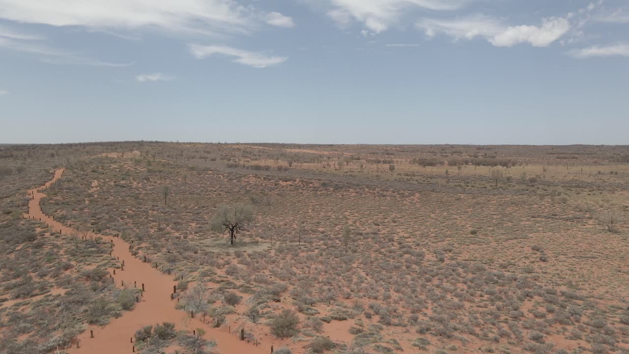 vista aérea del parque nacional uluru-kata tjuta en verano