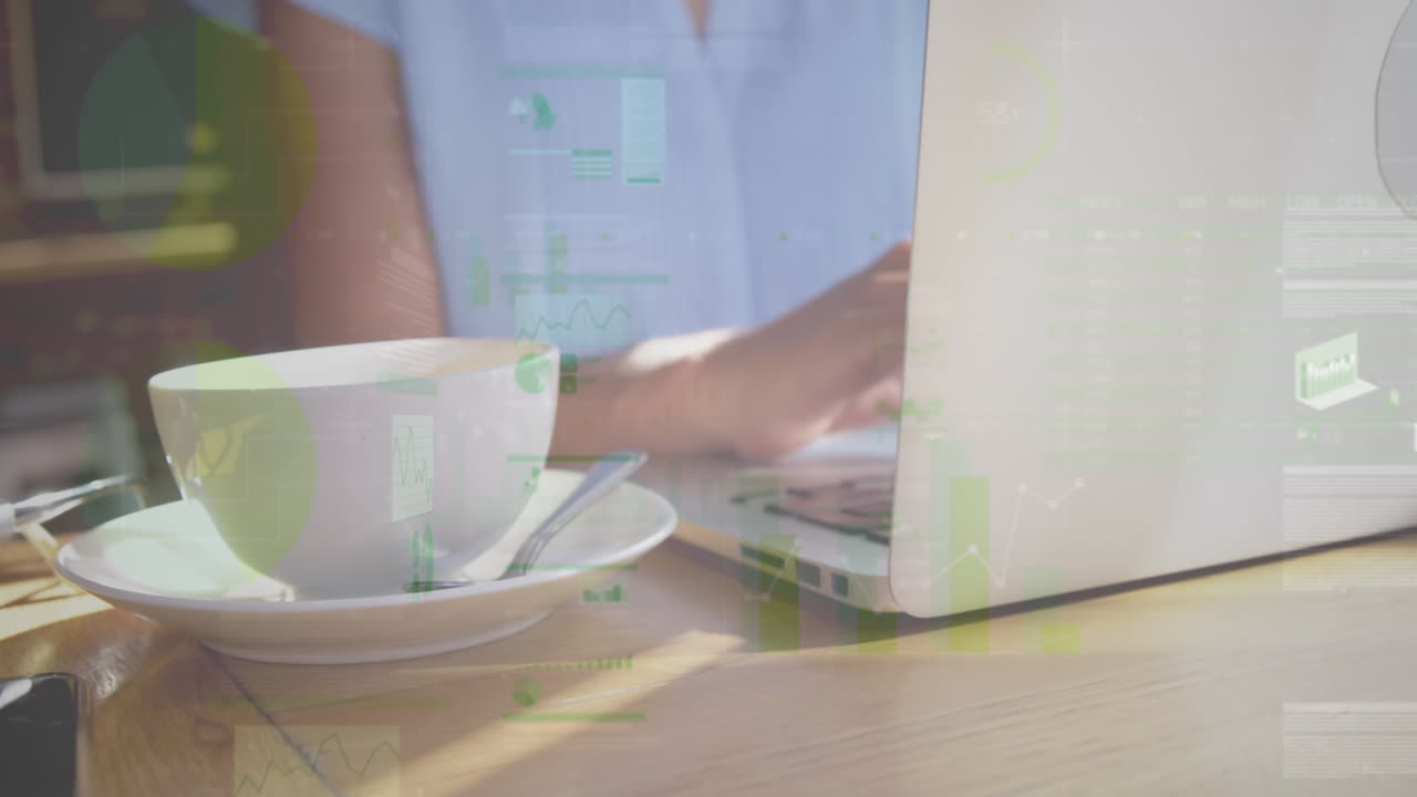 노트북을 사용하는 사업가 여성에 대한 통계 및 데이터 처리 애니메이션