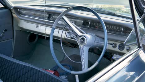 Interior-Del-Chevrolet-Impala-De-Los-Años-60,-Coche-De-La-Vieja-Escuela,-Coche-Clásico,-Coche-Americano,-Tablero-De-Instrumentos-Del-Coche