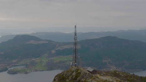 Aerial-panoramic-of-scenic-lookout,-amazing-Norwegian-coastal-landscape