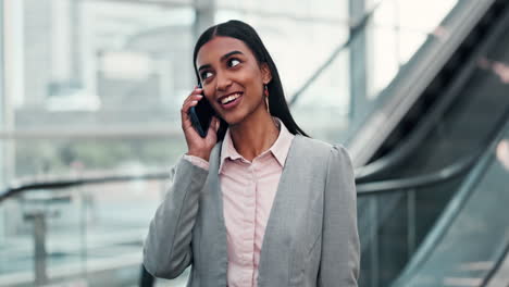 Woman-with-smile,-phone-call