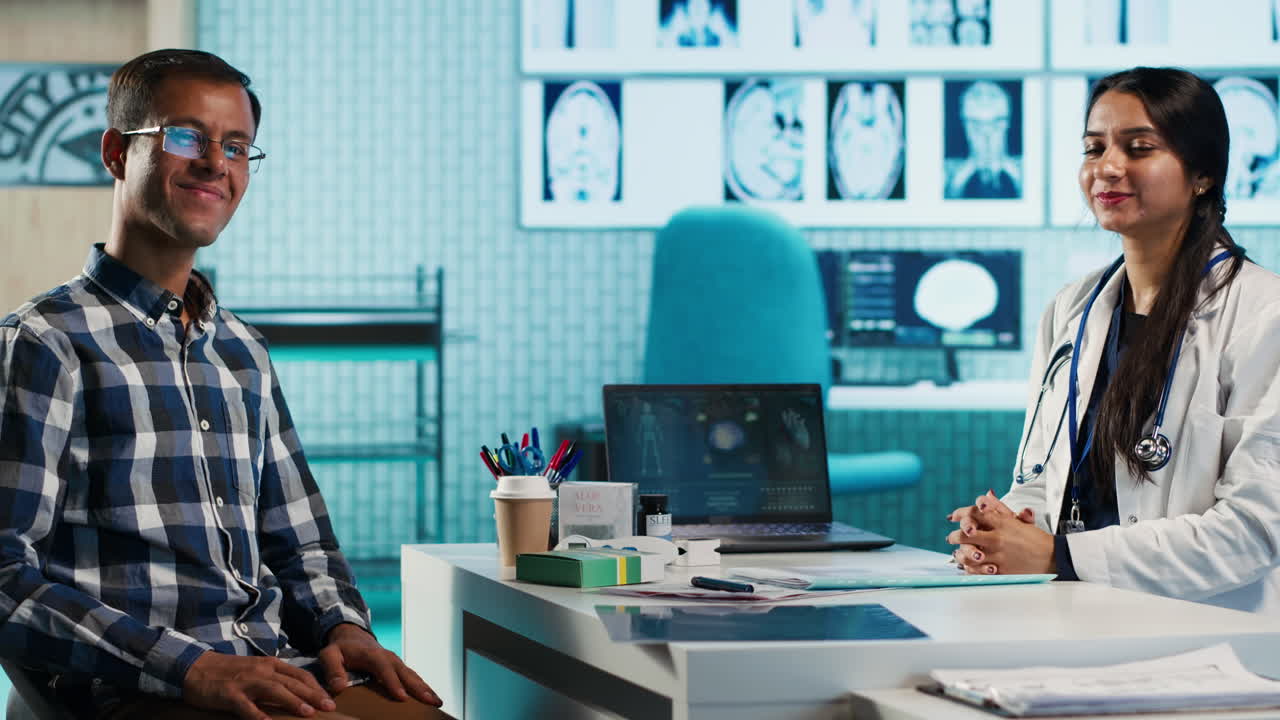 consulta del médico con el paciente