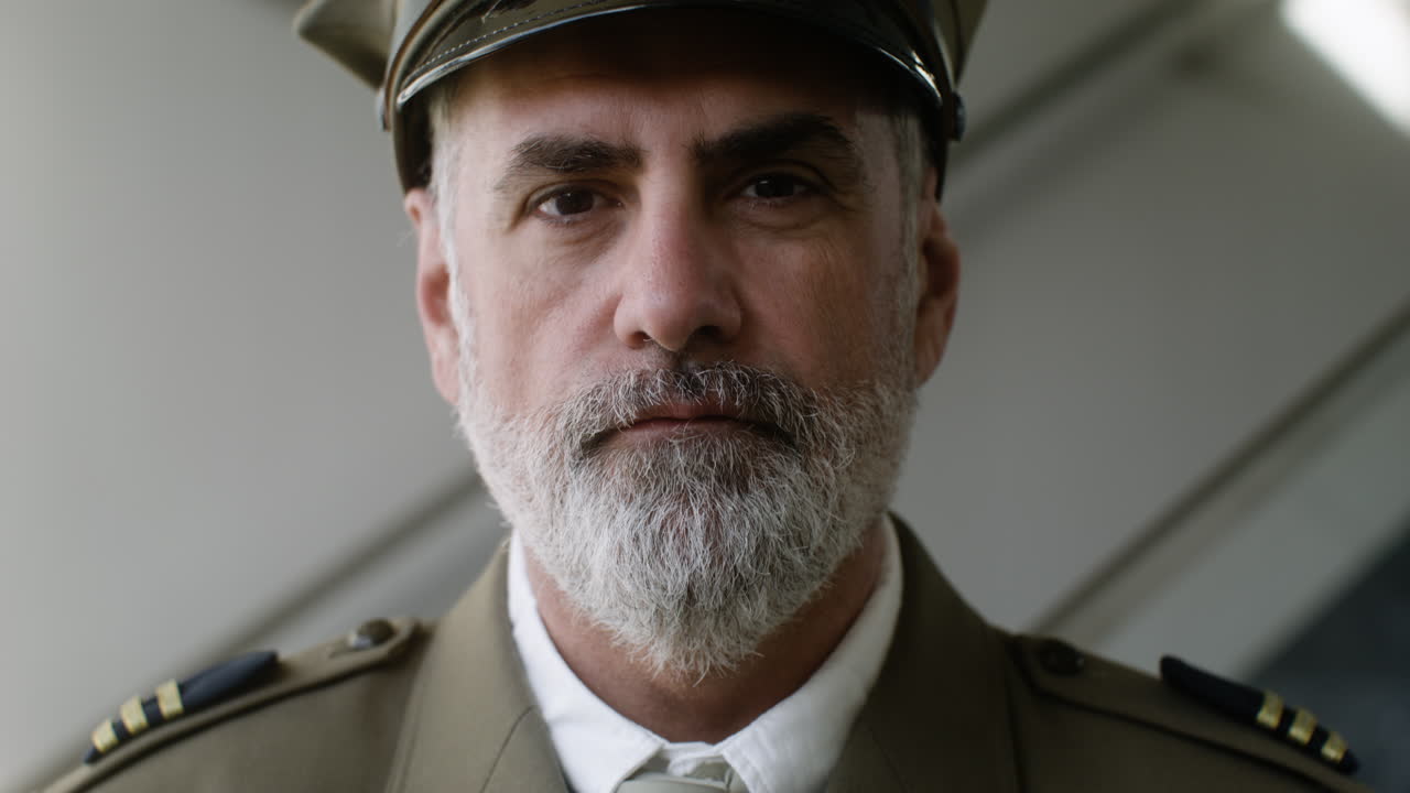 군복을 입은 남자