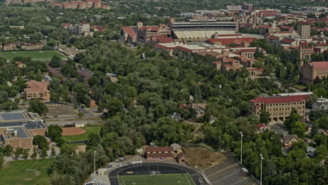 Boulder-Colorado-Vista-Aérea-V8-De-Pájaro-Del-Campo-Christian-Recht,-Campo-De-Fútbol-Americano-En-El-área-Universitaria---Filmado-En-Dji-Inspire-2,-X7,-6k---Agosto-De-2020