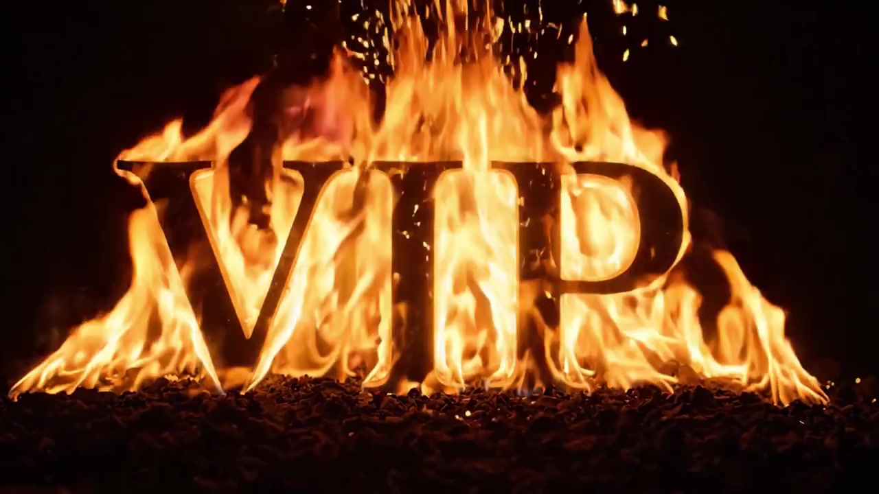 Et Slående Billede af Ordet 'VIP's Ildfulde Transformation, Omsluttet af Flammer, der Viser Ildens Rå Energi og Intensitet i Dynamisk Kontrast mod Mørket