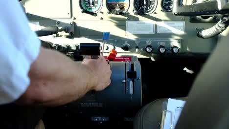 toma de la sala de control polit durante el vuelo, cabina