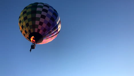 globo aerostático en vuelo