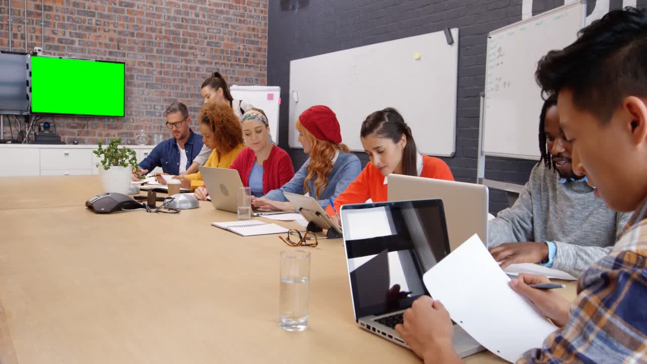 equipo de negocios con videoconferencia