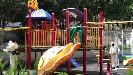 Limpieza-Profunda-De-Un-Parque-Infantil-Público-Por-Coronavirus